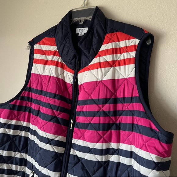 Crown & Ivy Quilted Puffer Vest - Picture 4 of 7
